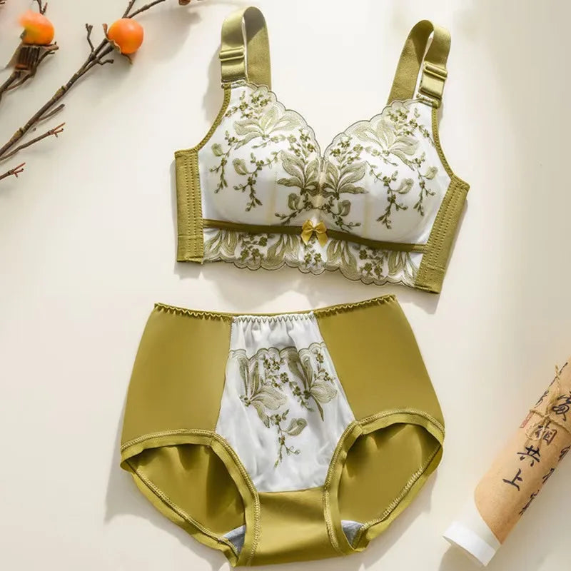 Lace-Trimmed Push-Up Bra